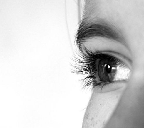 eyebrows-on-young-woman